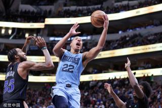 他在球场上 他在球场上