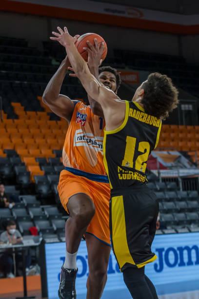 止她一人 止她一人