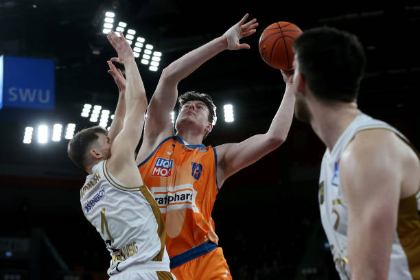 深度合作 深度合作